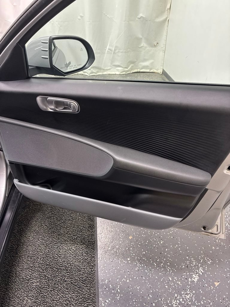 Used 2024 Hyundai Ioniq 6 SE RWD image 31