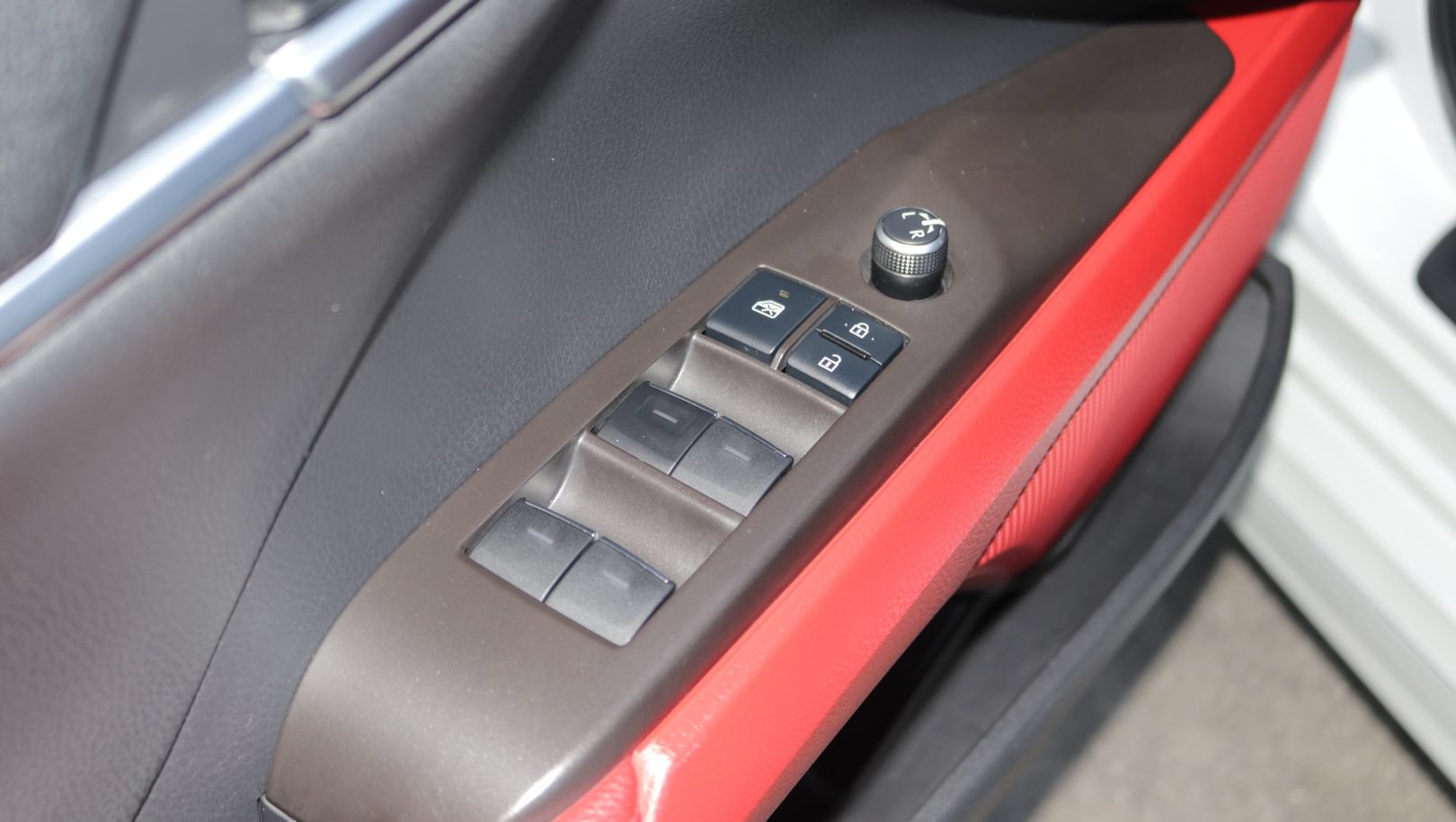 Used 2021 Toyota Camry XSE FWD image 11
