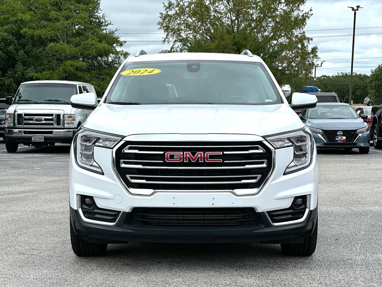 Used 2024 GMC Terrain SLT AWD/4WD image 10