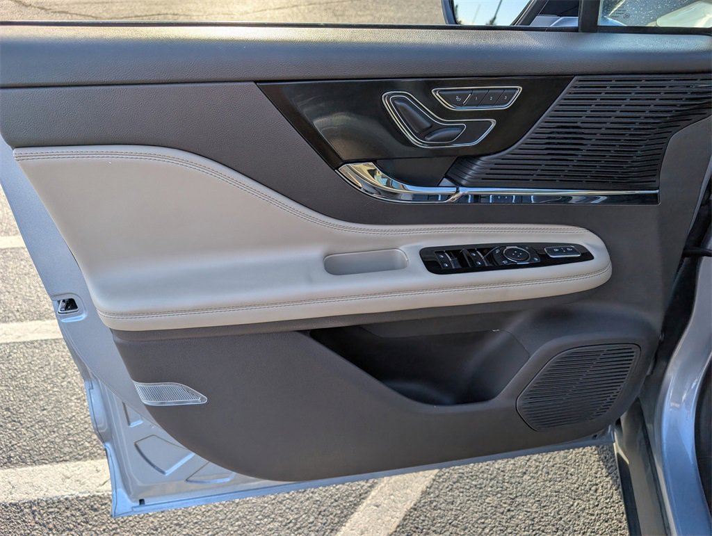 Used 2022 Lincoln Corsair AWD w/ Premium Package image 13