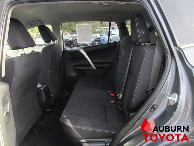 Used 2018 Toyota RAV4 LE image 21