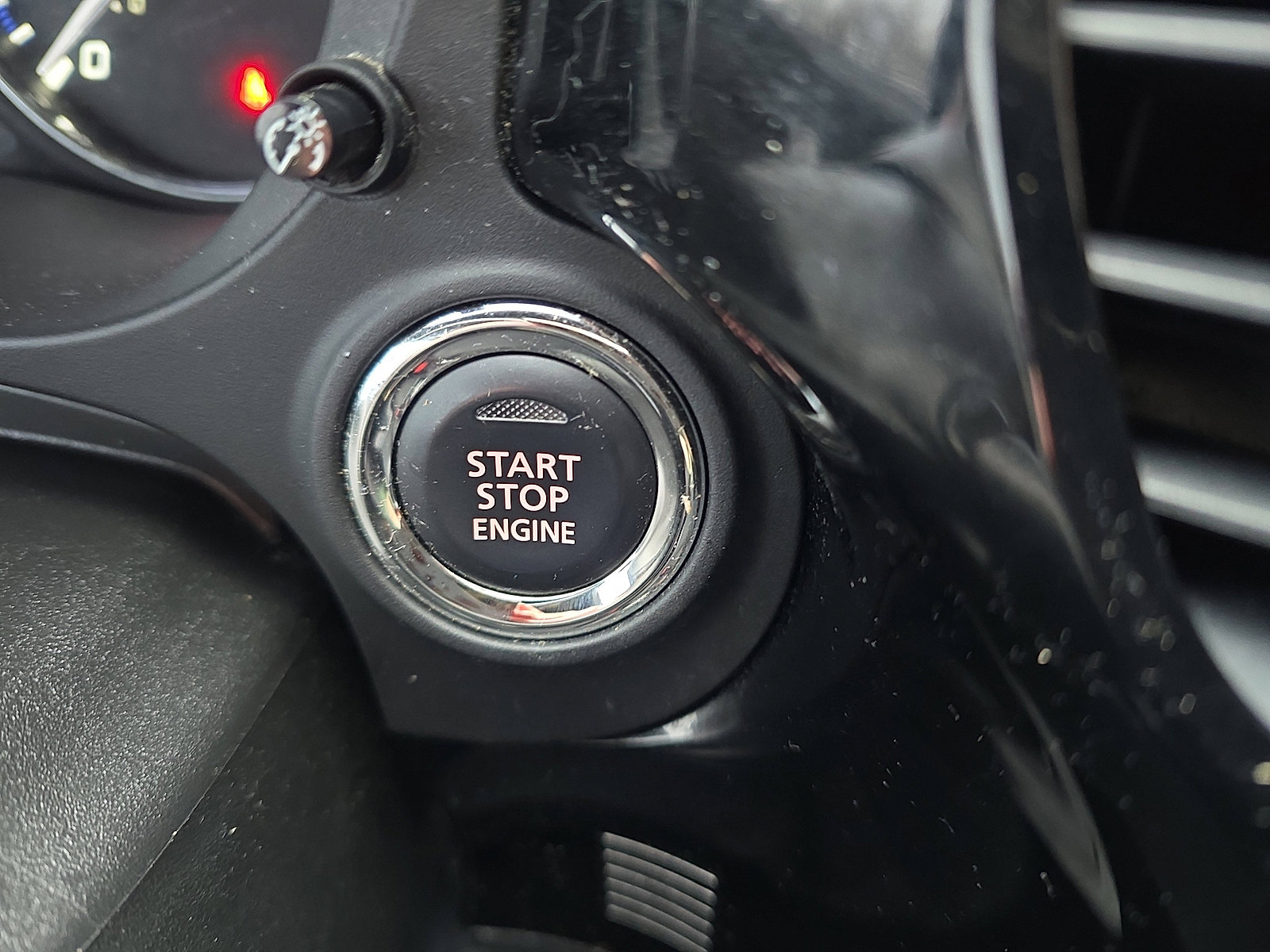 Used 2020 Mitsubishi Outlander LE image 23