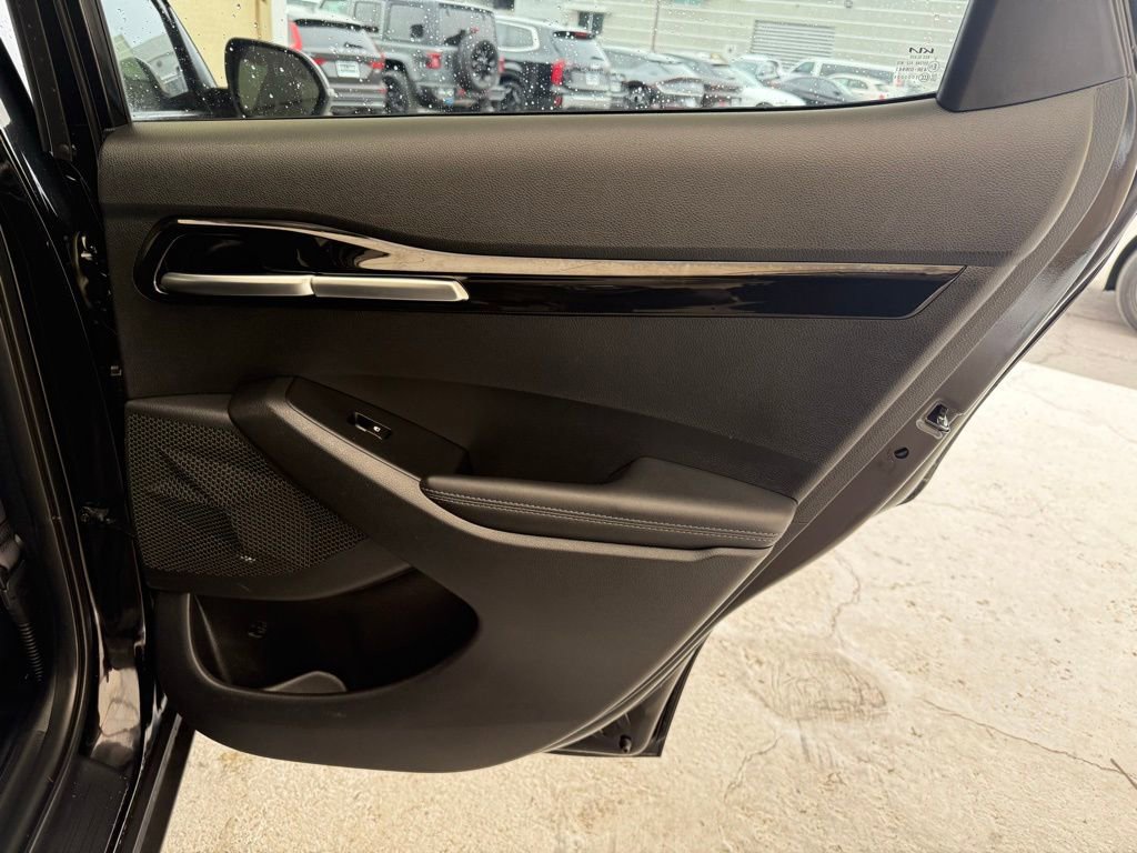 Used 2023 Kia Seltos S image 12