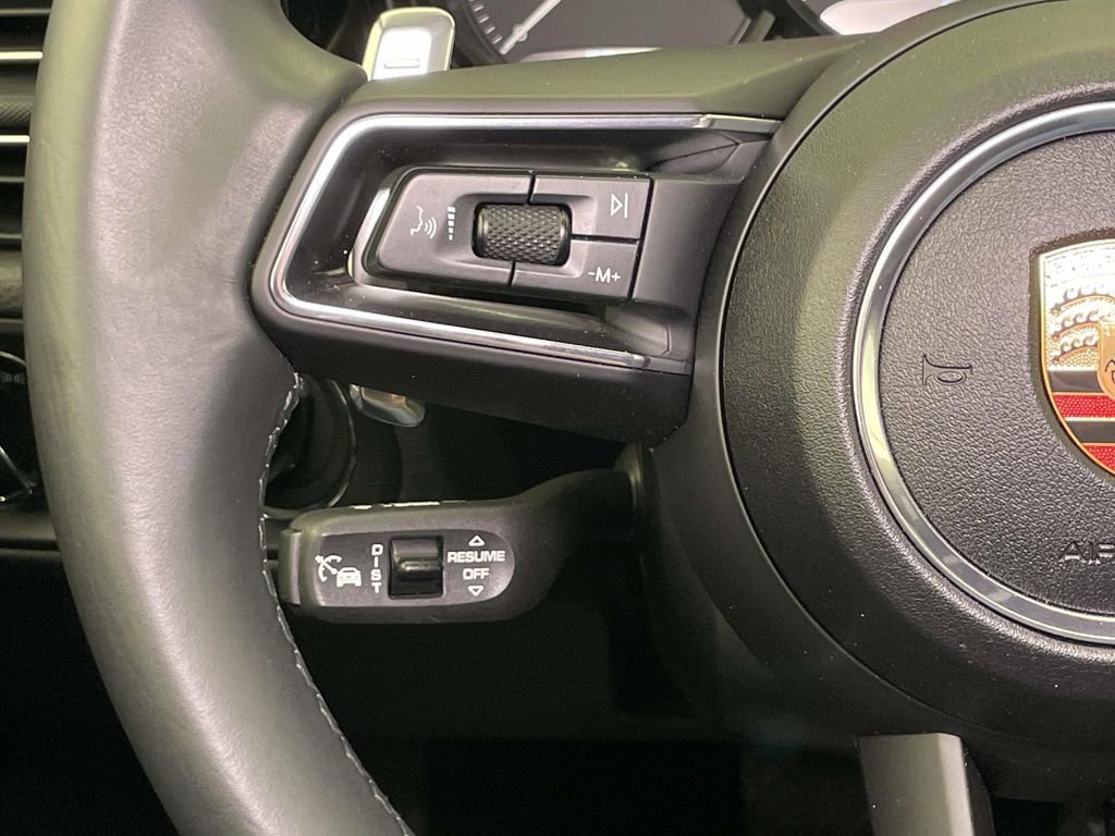 Certified 2025 Porsche Macan AWD/4WD image 40
