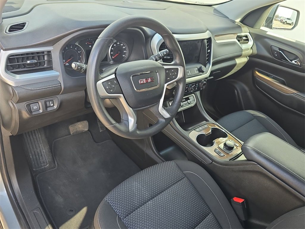 Used 2023 GMC Acadia SLE w/ Driver Convenience Package image 10