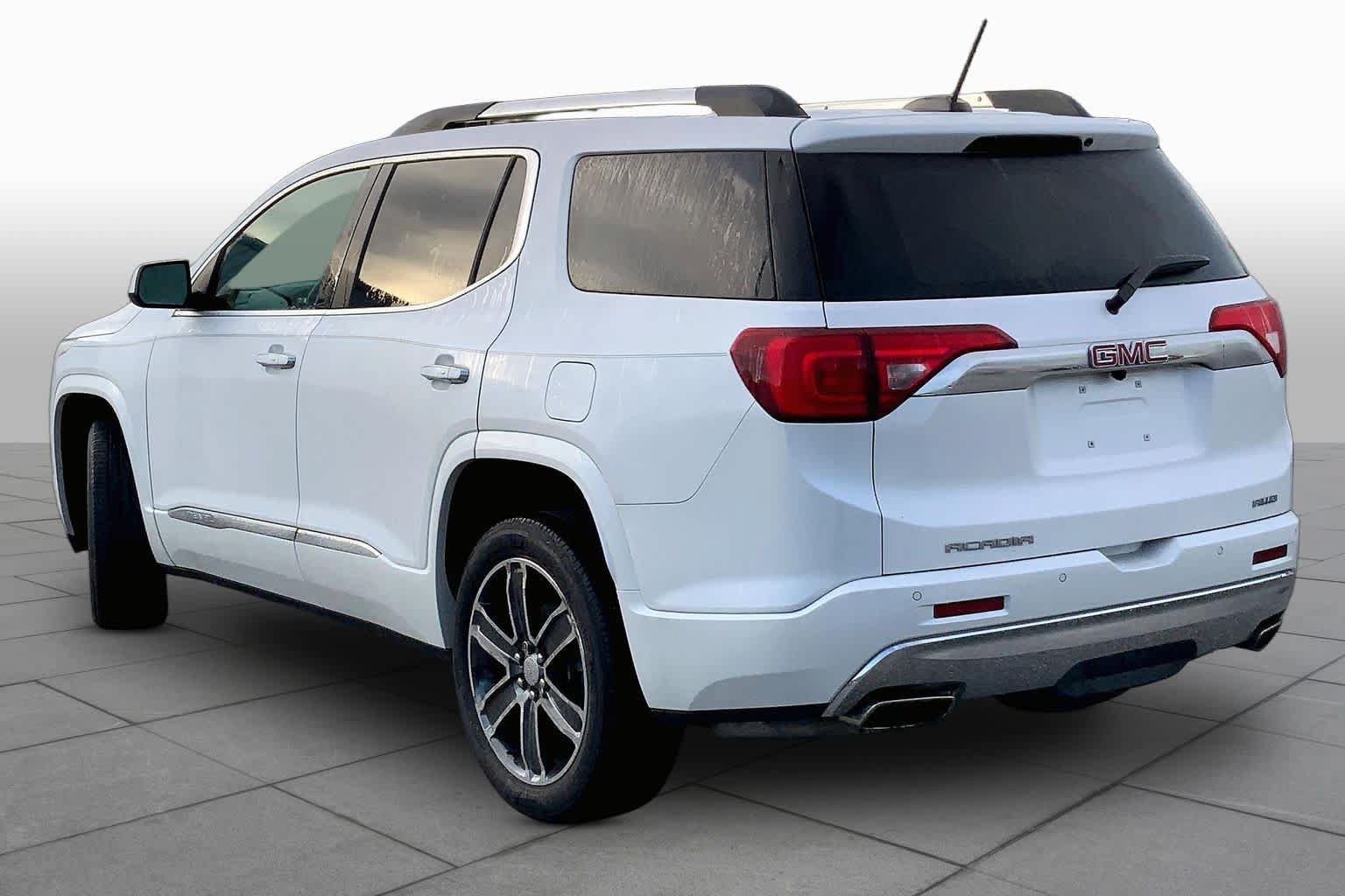 Used 2019 GMC Acadia Denali w/ Technology Package AWD/4WD image 12
