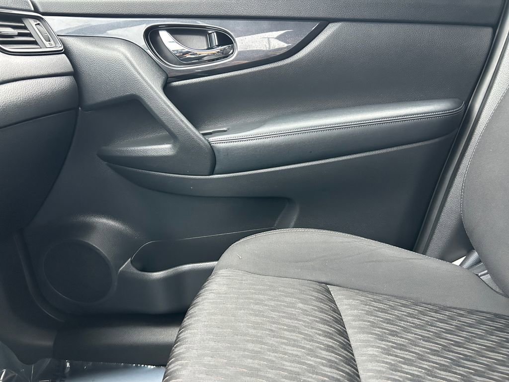 Used 2020 Nissan Rogue SV image 22