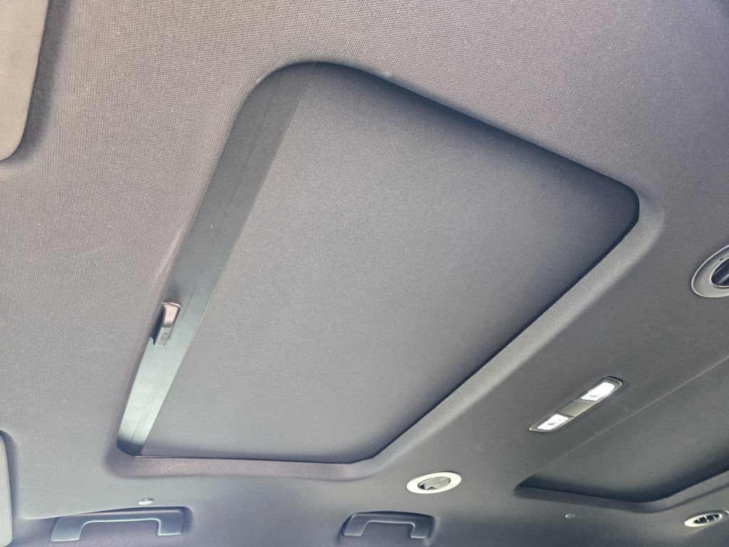 Used 2023 Chevrolet Traverse Premier w/ Redline Edition image 27