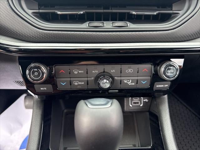 New 2026 Jeep Compass Trailhawk w/ Sun, Sound & Navigation Group AWD/4WD image 17