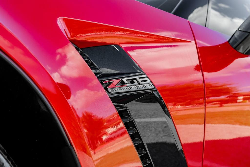 Used 2016 Chevrolet Corvette Z06 w/ 3LZ Preferred Equipment Group RWD image 46