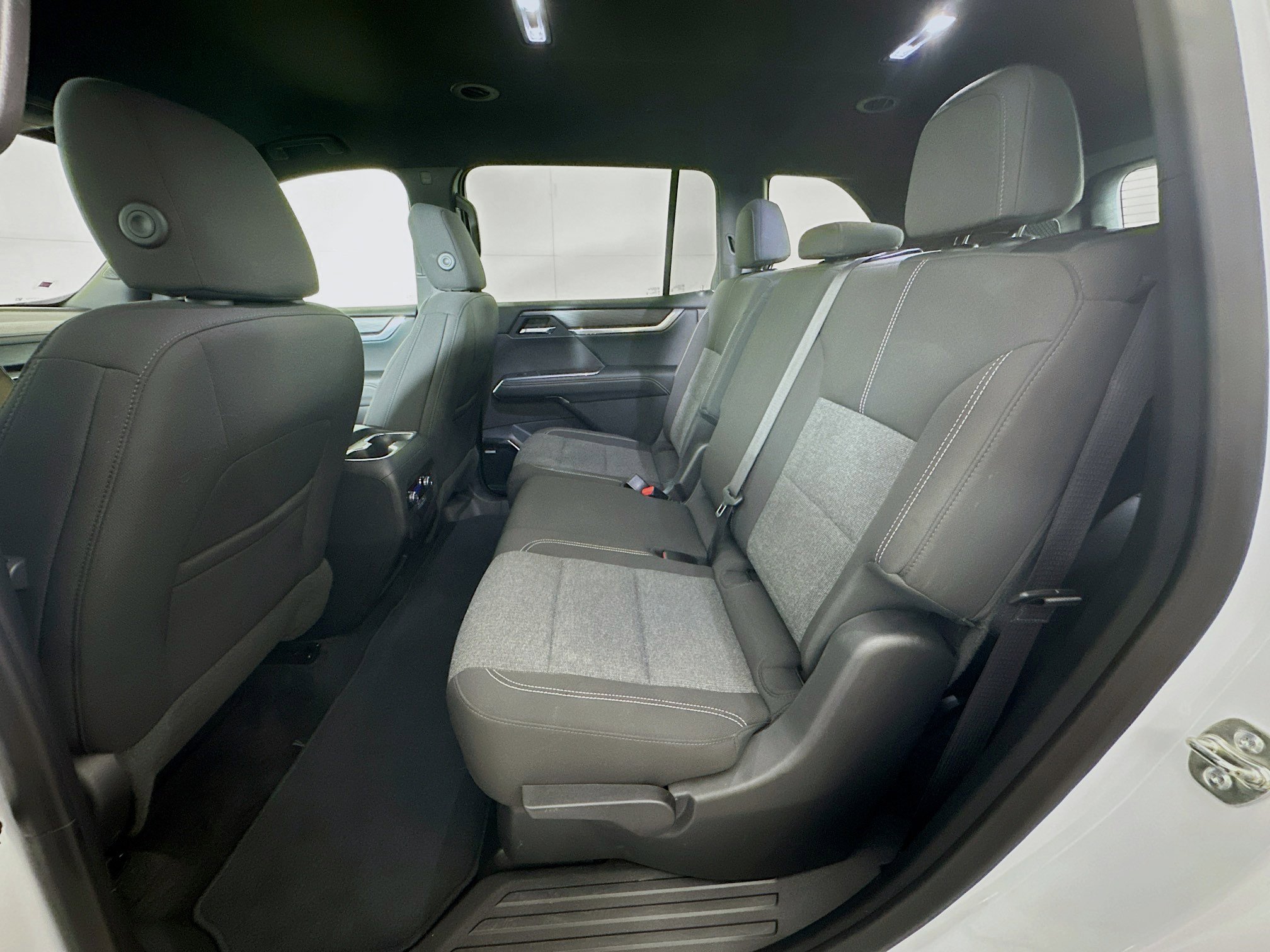 Used 2025 GMC Acadia Elevation image 29