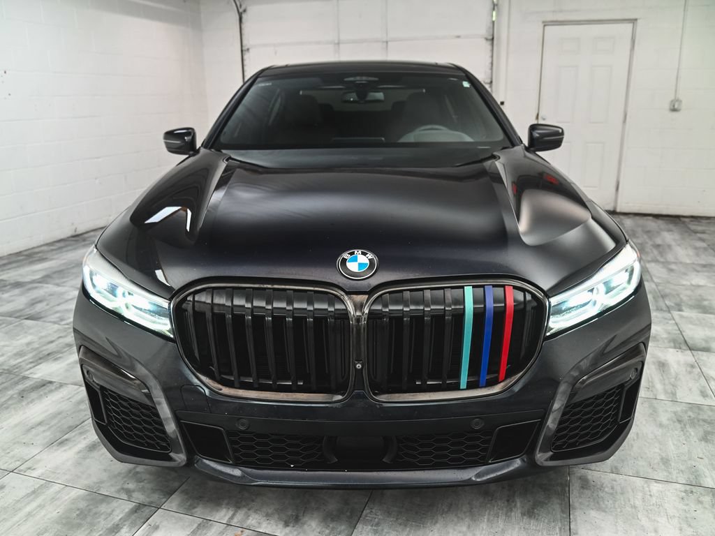 Used 2022 BMW 750i xDrive w/ M Sport Package AWD/4WD image 2