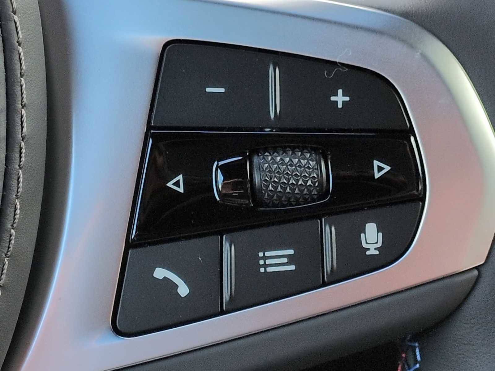 New 2026 BMW X5 M60i w/ Climate Comfort Package image 27