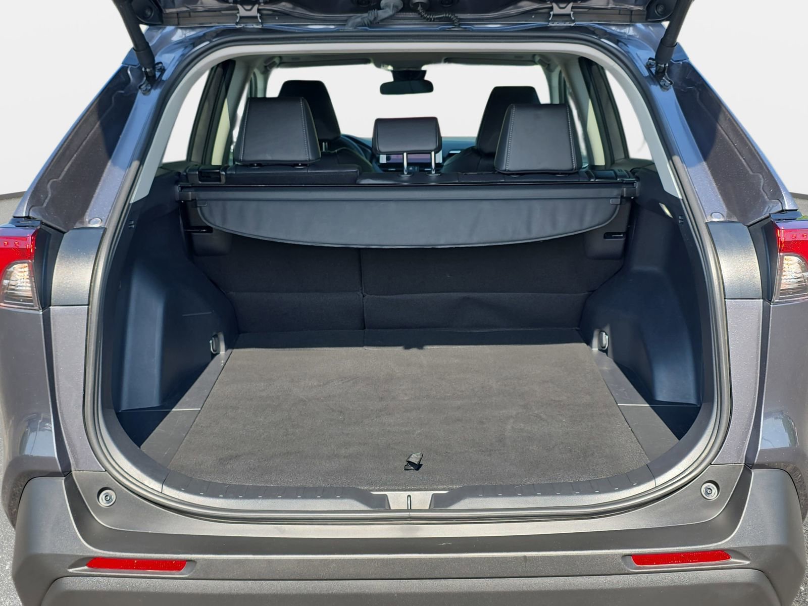 Used 2024 Toyota RAV4 XLE Premium image 12