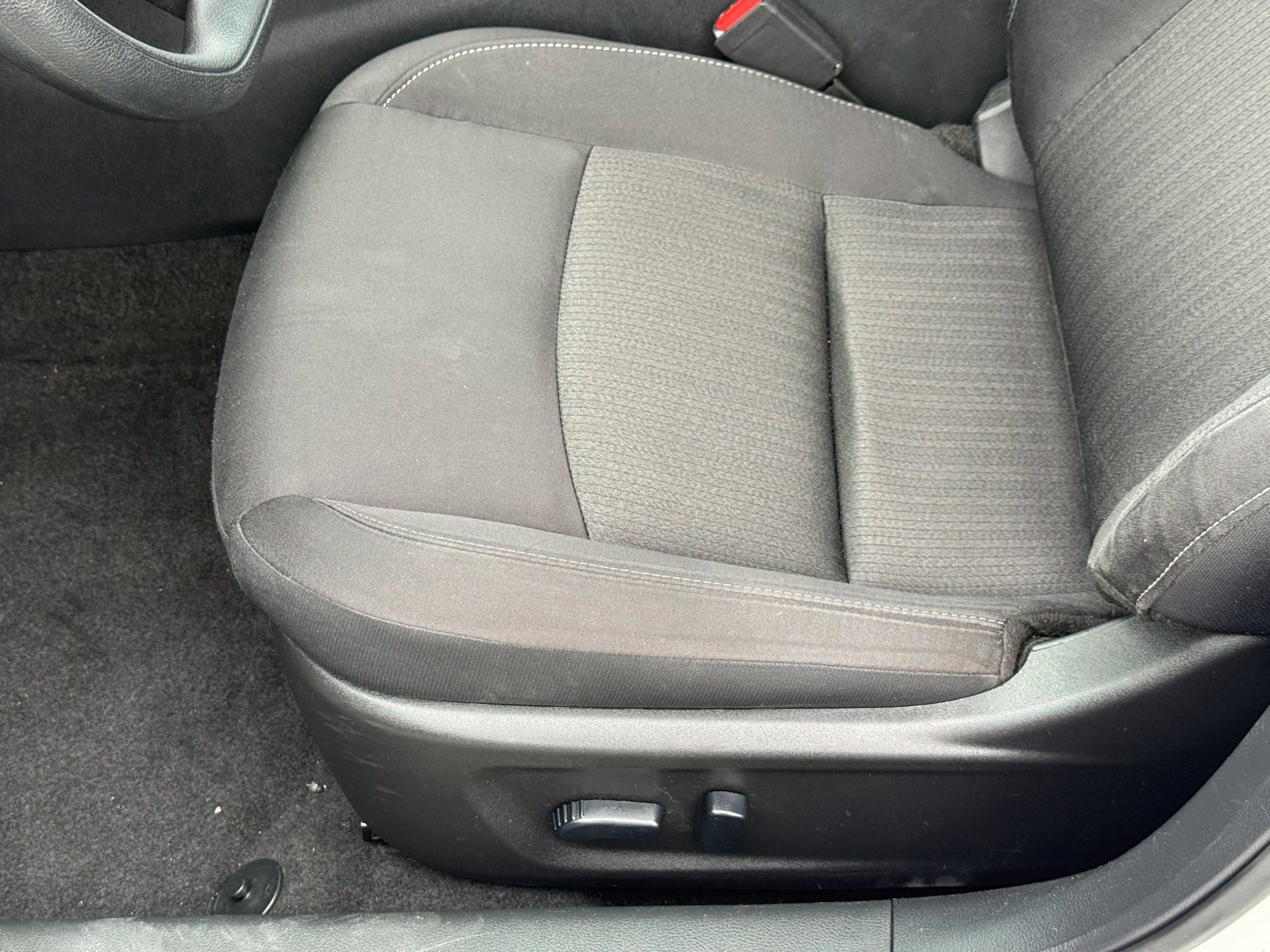 Used 2025 Nissan Altima 2.5 SV FWD image 35