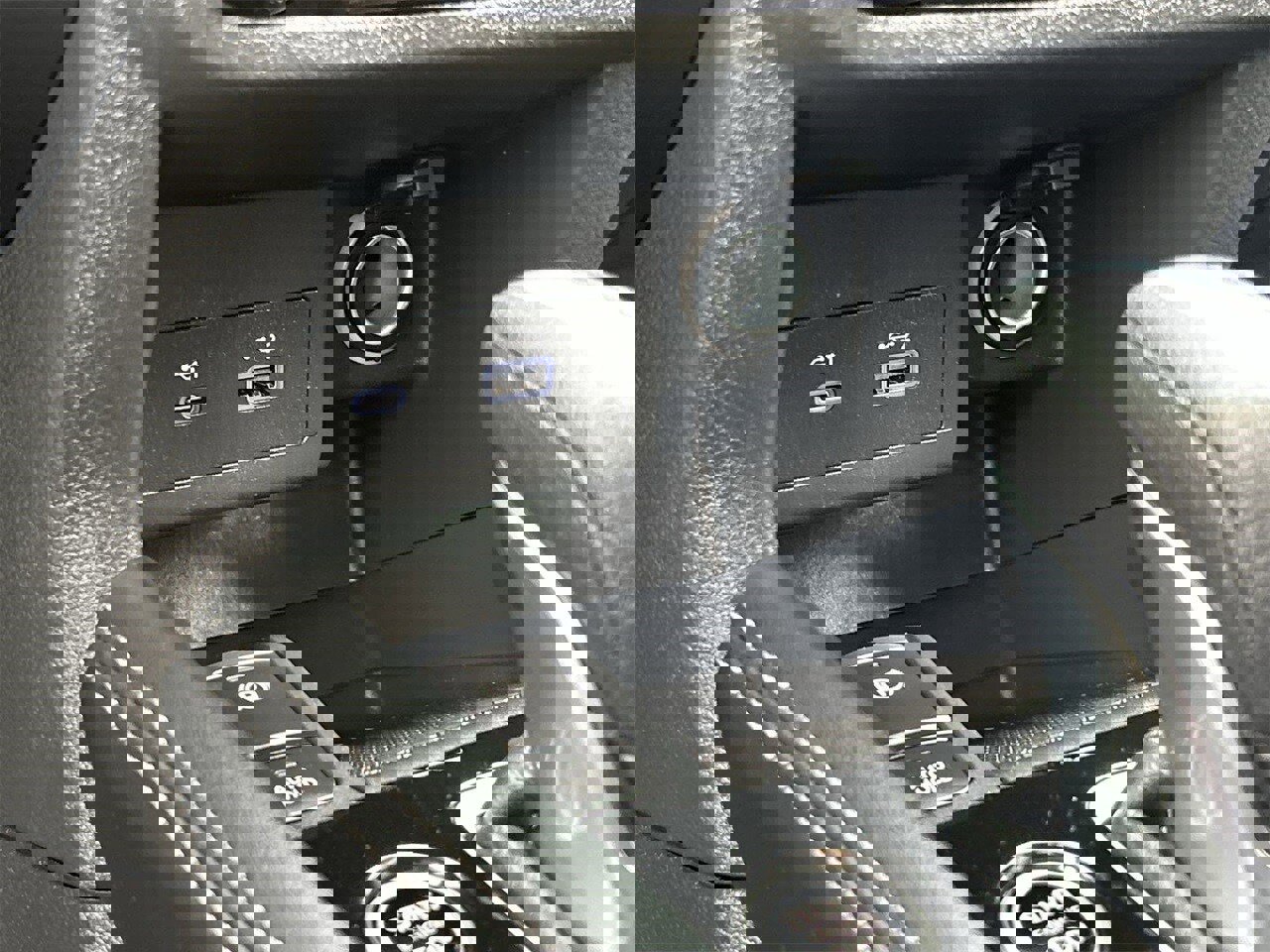 Used 2023 Nissan Kicks SR image 25