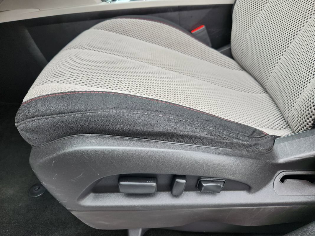 Used 2017 Chevrolet Equinox LT w/ Convenience Package image 23