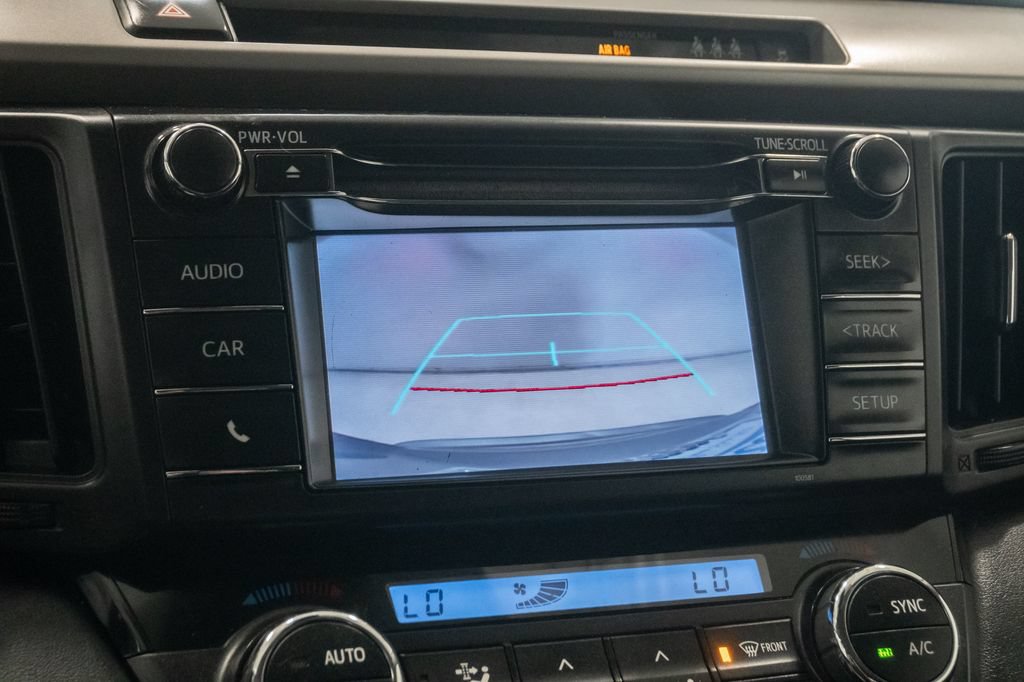 Used 2018 Toyota RAV4 XLE AWD/4WD image 17