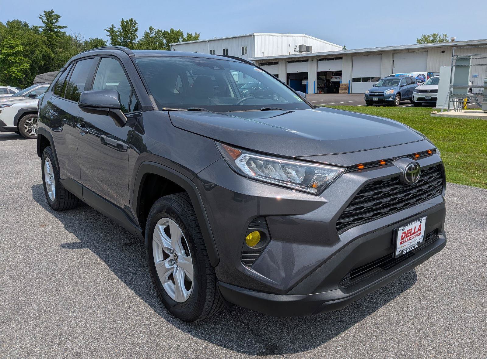 Used 2021 Toyota RAV4 XLE w/ Convenience Package AWD/4WD image 4