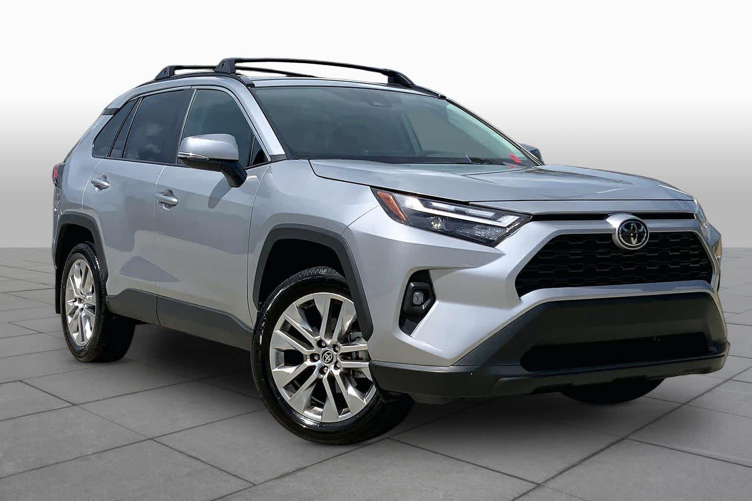 Used 2023 Toyota RAV4 XLE Premium FWD image 3