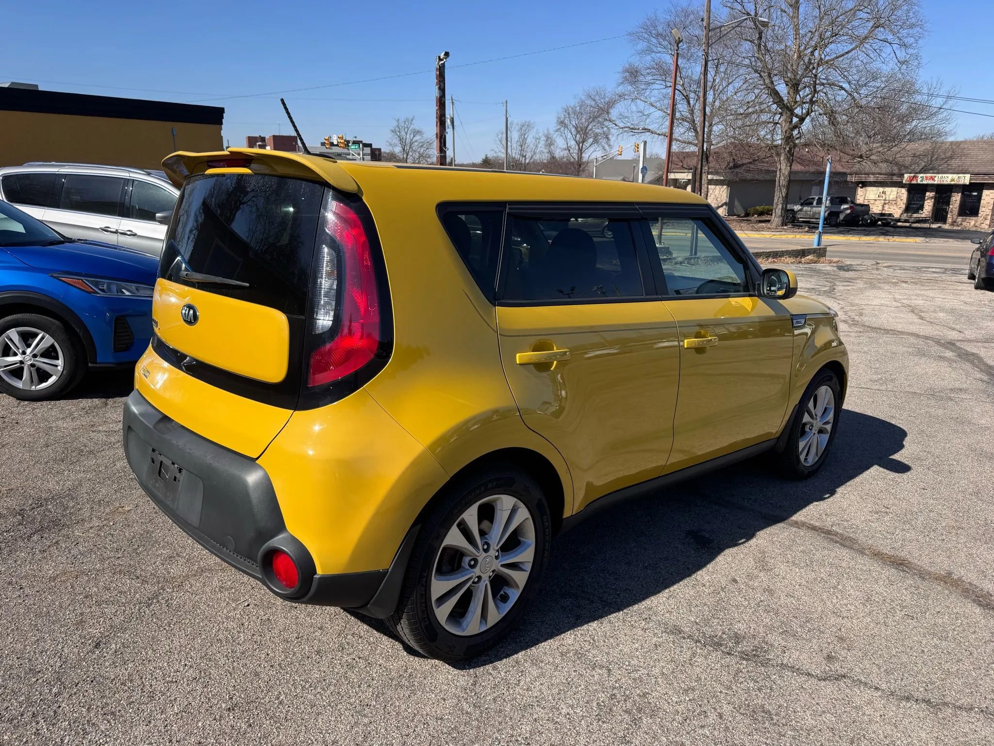 Used 2015 Kia Soul + image 3