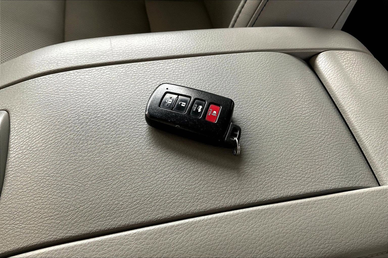 Used 2017 Toyota Highlander Limited image 35