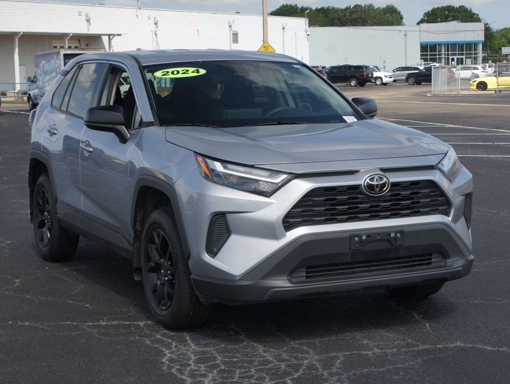 Used 2024 Toyota RAV4 LE FWD image 21