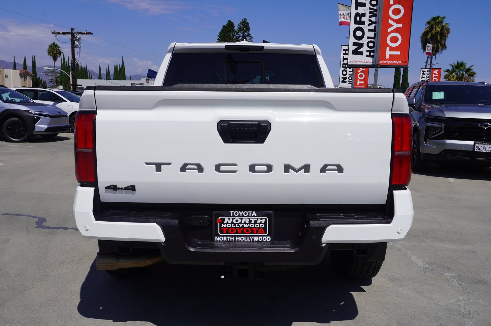 Used 2024 Toyota Tacoma TRD Sport w/ TRD Sport Upgrade Package AWD/4WD image 6