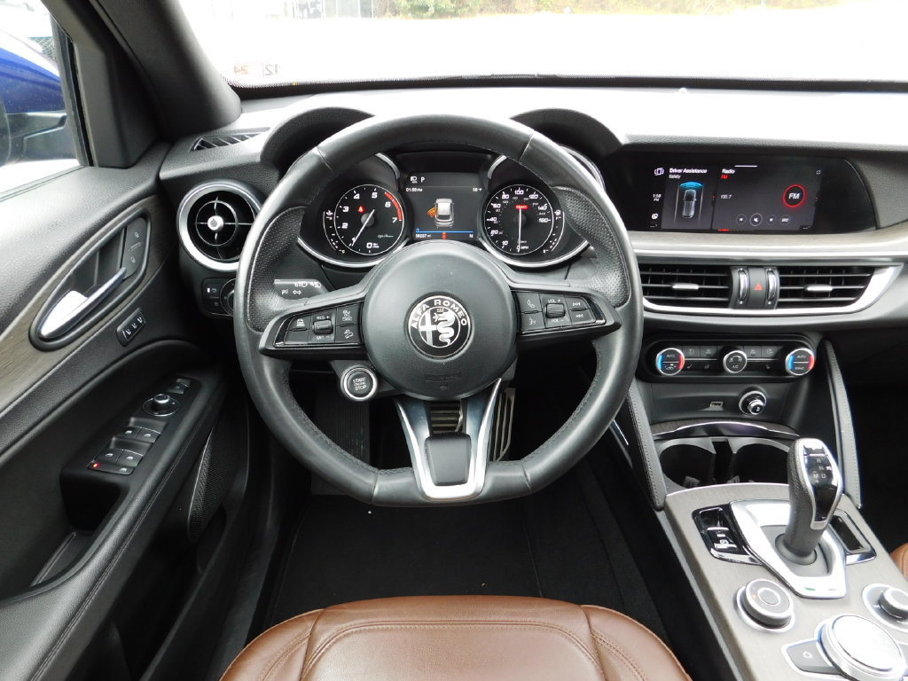 Used 2023 Alfa Romeo Stelvio Ti AWD/4WD image 13