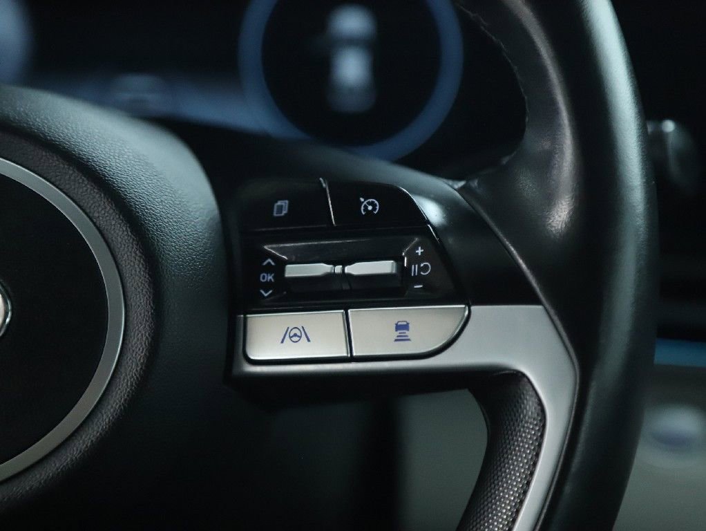 Used 2023 Hyundai Elantra Limited image 23