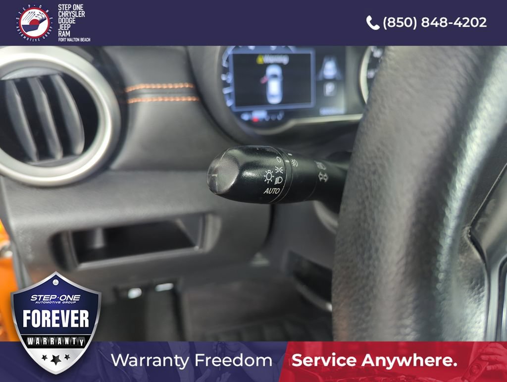 Used 2021 Nissan Versa SR FWD image 19