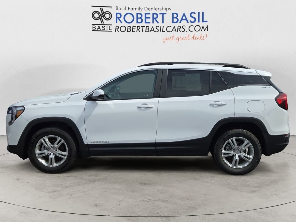 Used 2023 GMC Terrain SLE w/ Driver Convenience Package AWD/4WD image 2