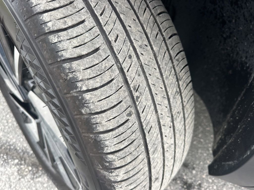 Used 2025 Volkswagen Atlas SE image 34