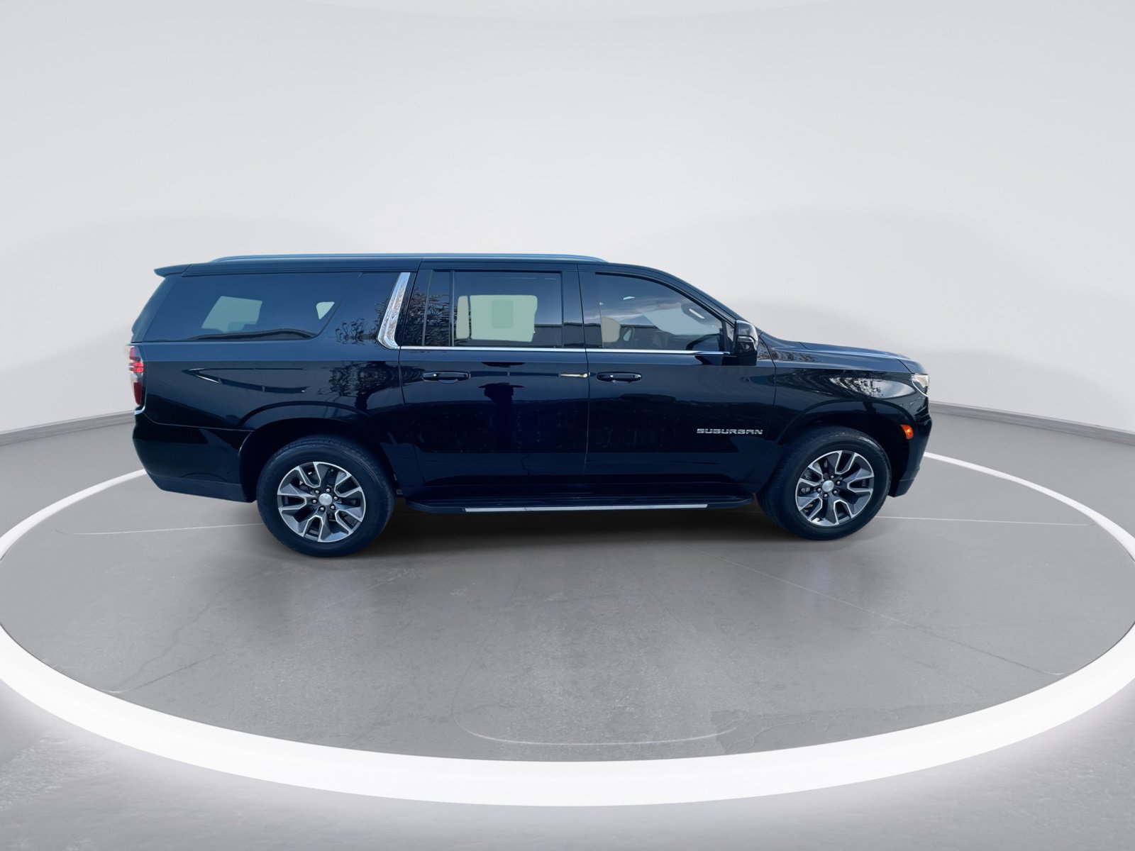 Used 2023 Chevrolet Suburban LT w/ LT Signature Package image 9