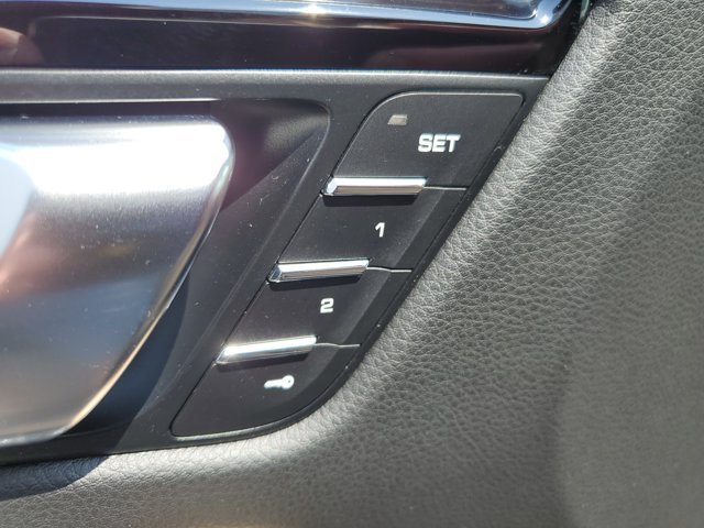 Certified 2020 Porsche Macan AWD/4WD image 25