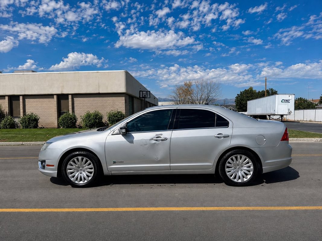 Used 2010 Ford Fusion Hybrid FWD image 2