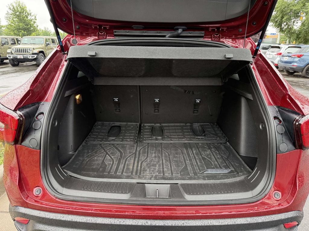 Used 2024 Chevrolet Trax RS w/ Sunroof Package FWD image 33