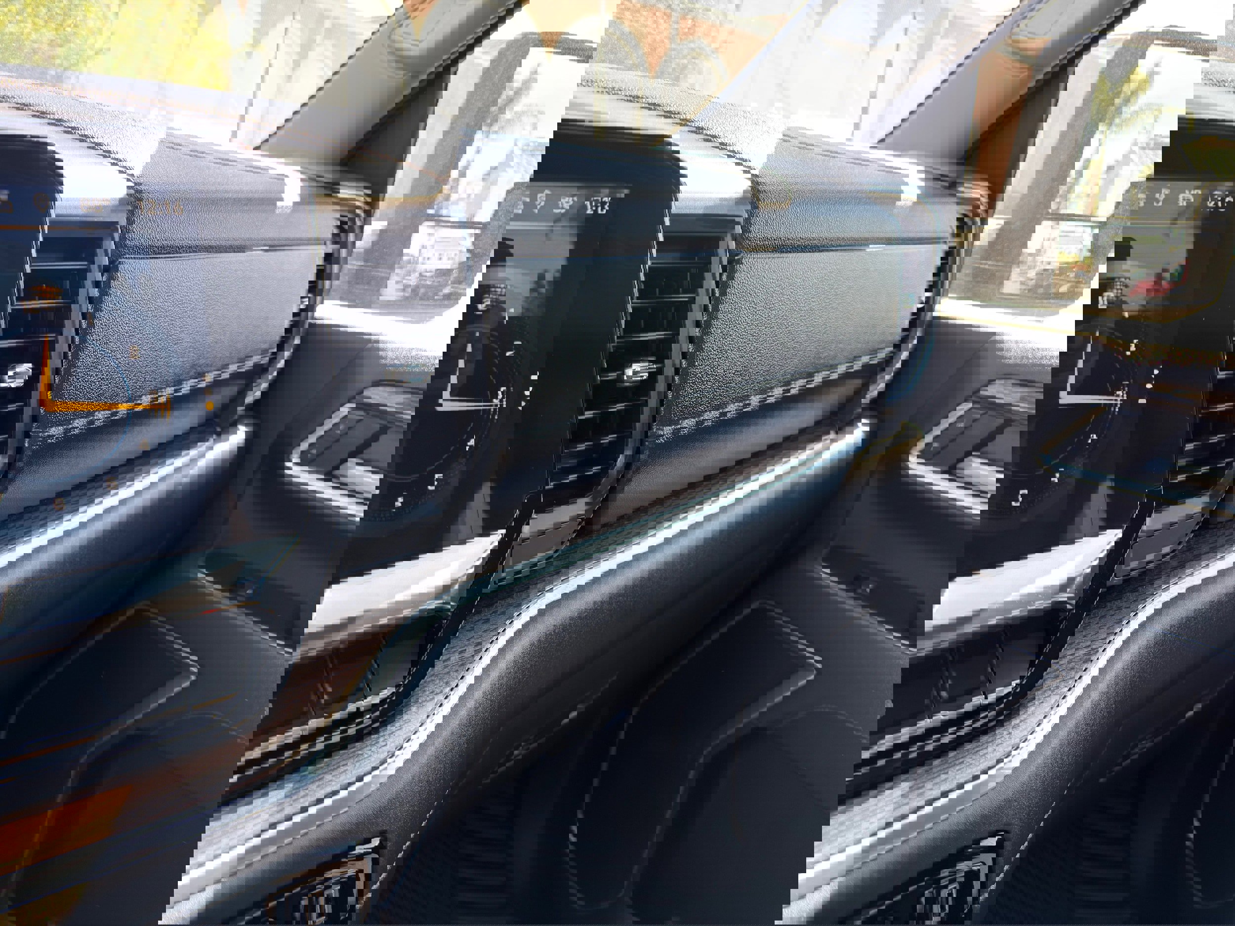 Used 2025 Chevrolet Silverado 2500 LT w/ Convenience Package image 36