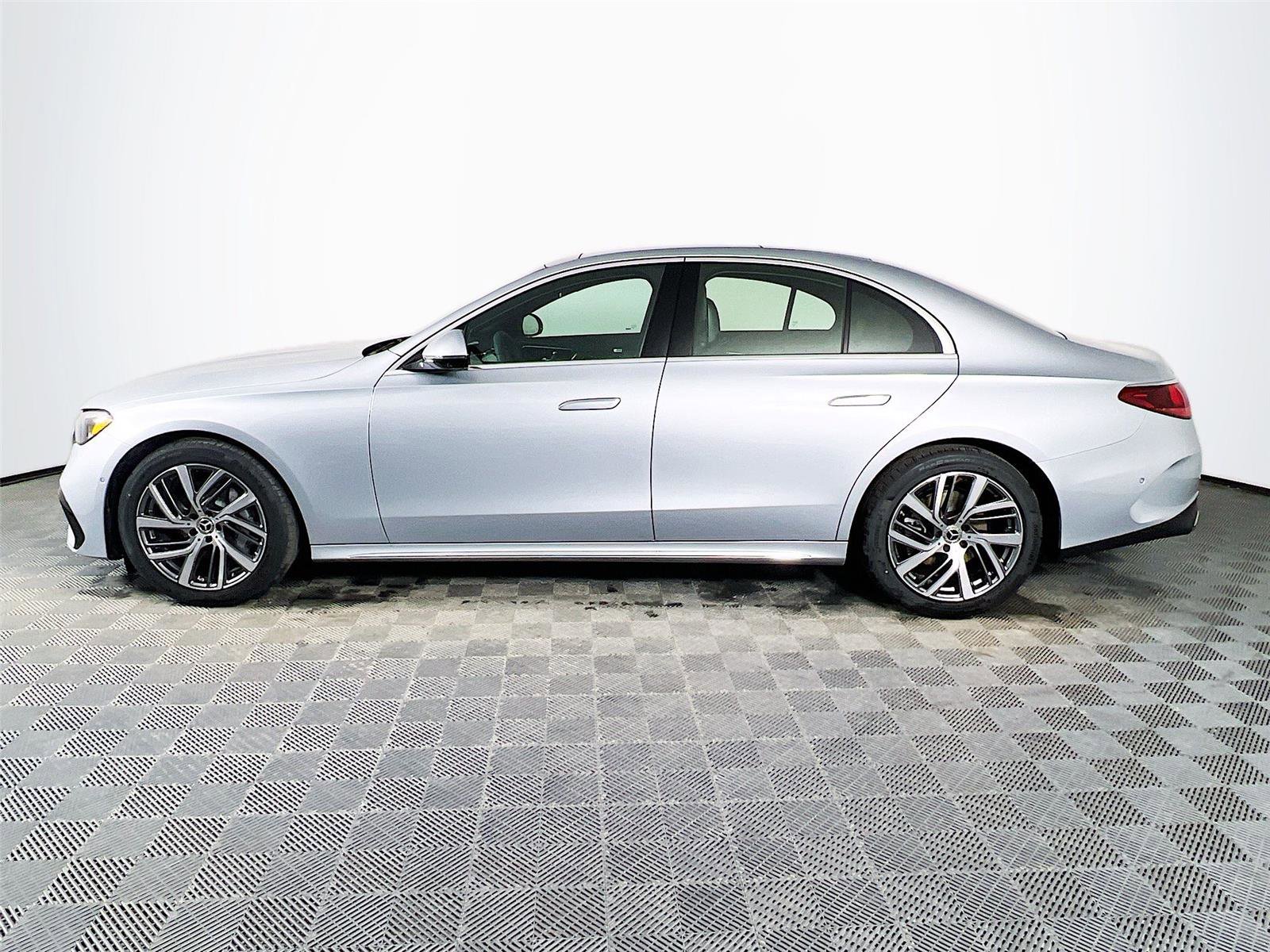New 2026 Mercedes-Benz E 350 4MATIC Sedan image 3