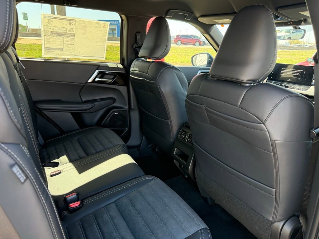 New 2026 Mitsubishi Outlander LE image 27