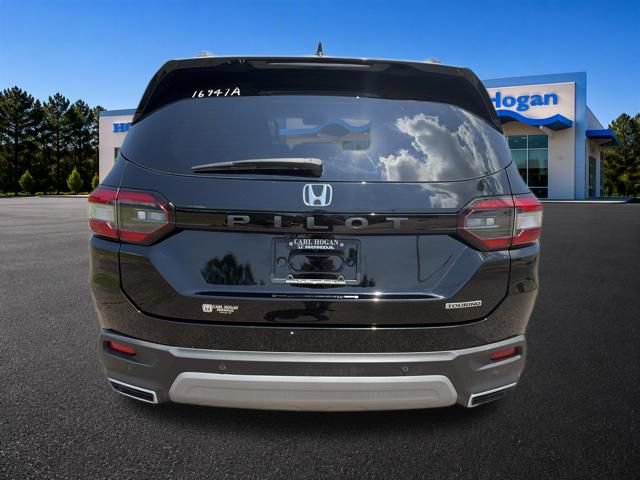 Used 2024 Honda Pilot Touring image 13