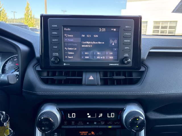 Used 2020 Toyota RAV4 LE AWD/4WD image 25