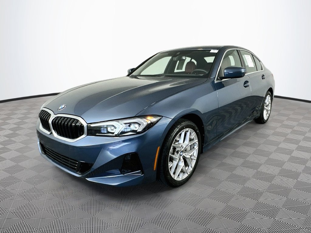 Used 2025 BMW 330i xDrive Sedan w/ Premium Package AWD/4WD image 4