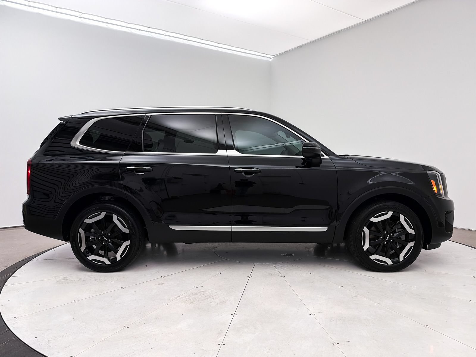 Certified 2024 Kia Telluride S w/ S Sunroof Package FWD image 13