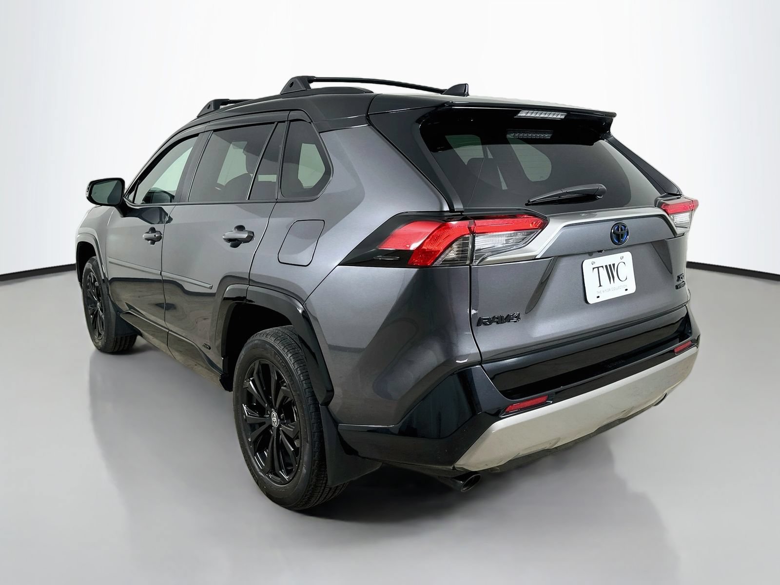 Used 2024 Toyota RAV4 XSE w/ Weather Package AWD/4WD image 7