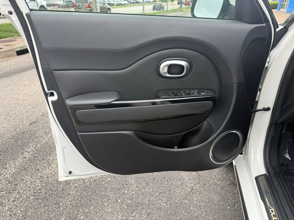 Used 2016 Kia Soul + w/ Soulful Package FWD image 16