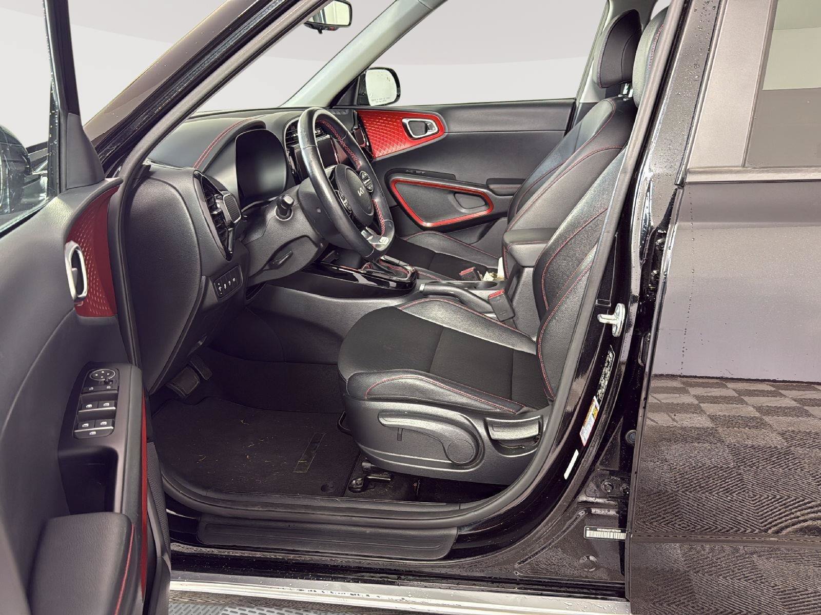 Used 2023 Kia Soul GT-Line FWD image 5