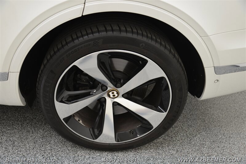 Used 2019 Bentley Bentayga AWD/4WD image 47