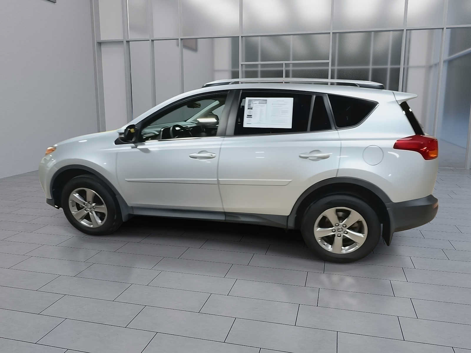 Used 2015 Toyota RAV4 XLE AWD/4WD image 6