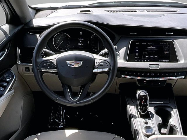 Used 2023 Cadillac XT4 Premium Luxury FWD image 7
